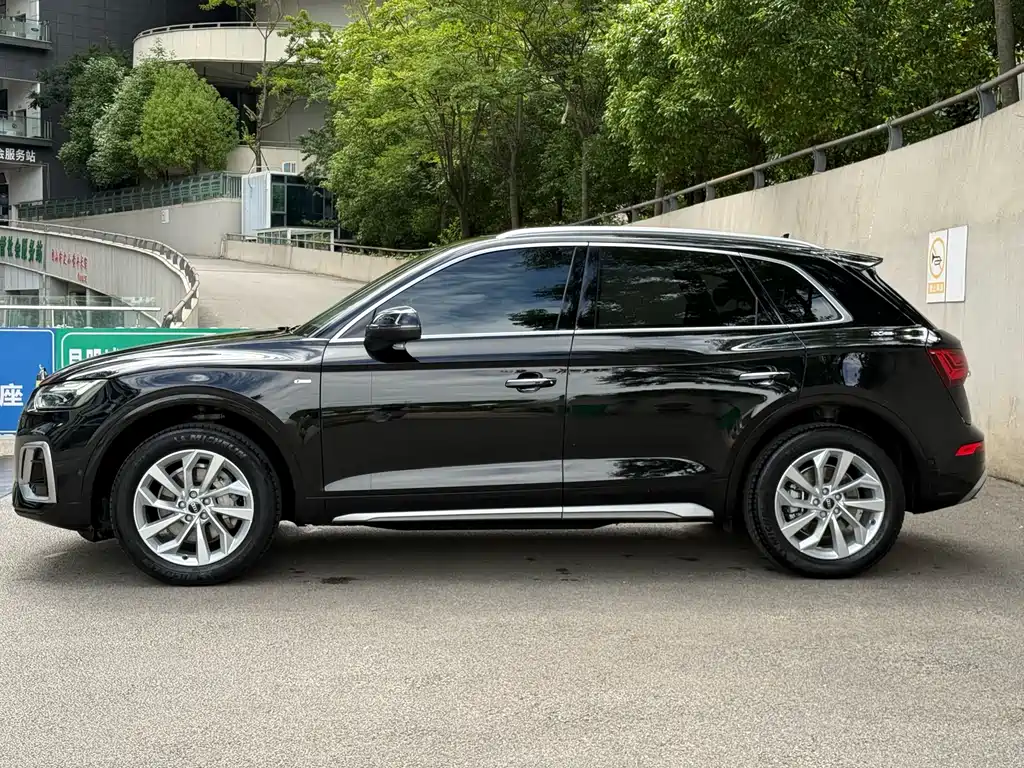 Audi Q5L 2022 — фото 36
