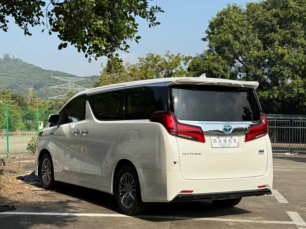 Toyota Alphard 2021 — фото 11