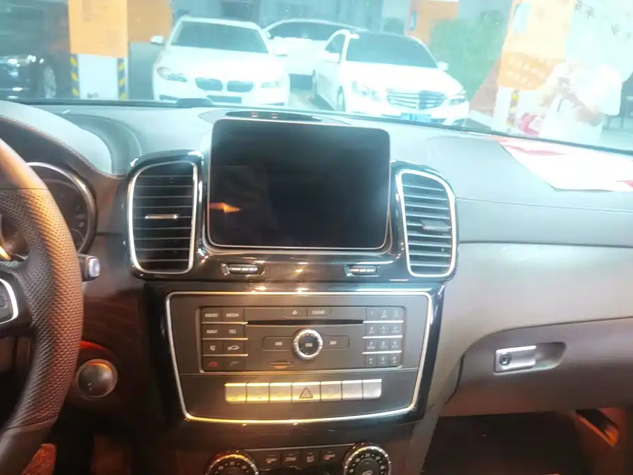 Mercedes-Benz GLE 2018 — фото 13