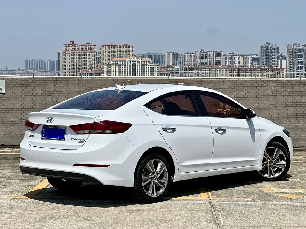 Hyundai Elantra 2019 — фото 4