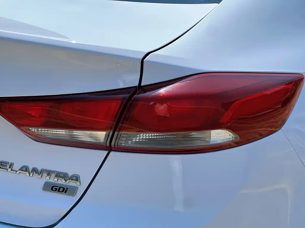 Hyundai Elantra 2019 — фото 11