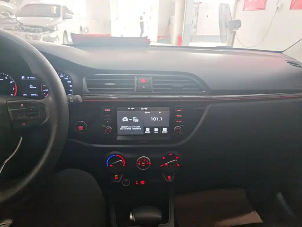 Kia KX CROSS 2017 — фото 10