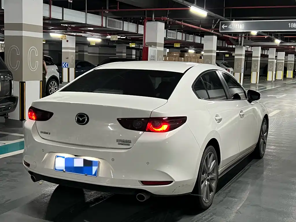 Mazda 3 Axela 2023 — фото 15