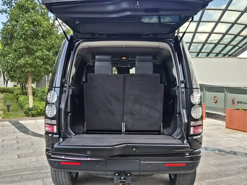 Land Rover Discovery 2015 — фото 11