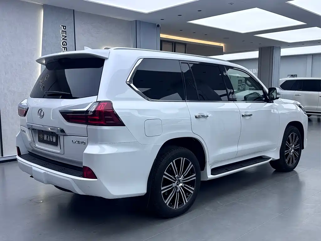 Lexus LX 2020 — фото 25