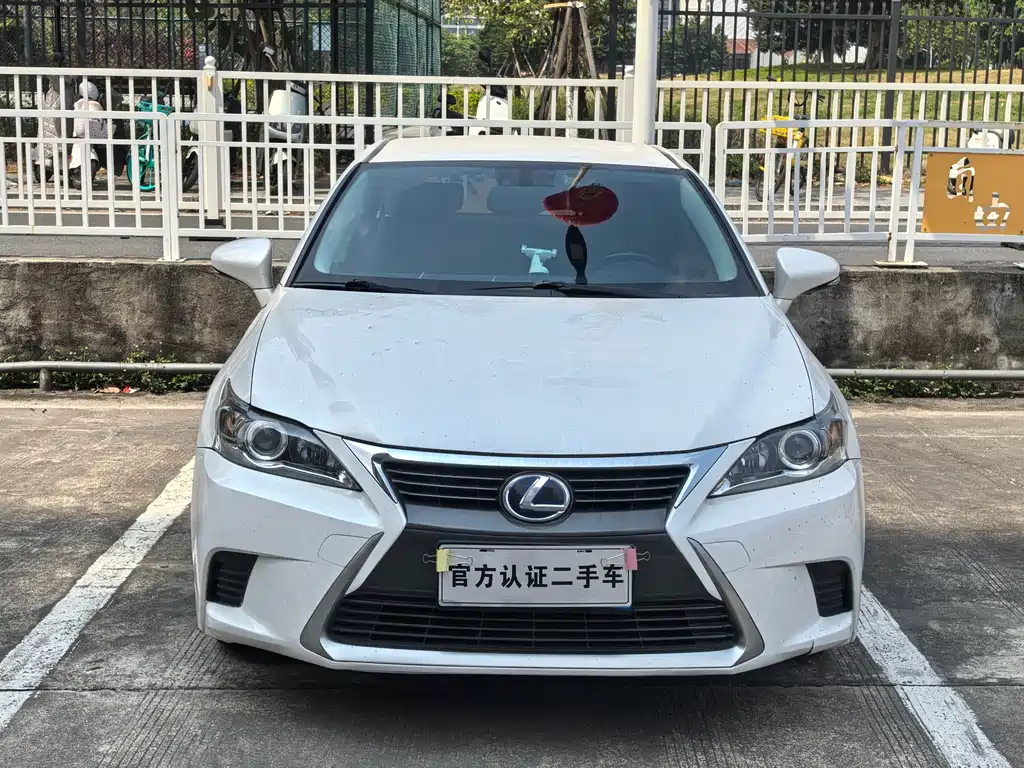 Lexus CT 2015 — фото 2