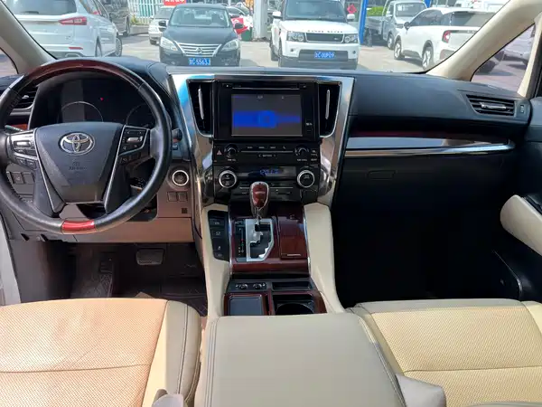 Toyota Alphard 2015