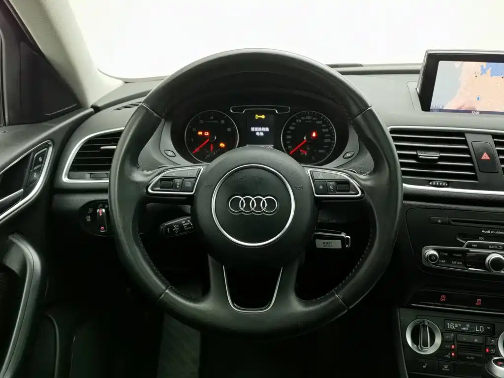 Audi Q3 2013 — фото 11