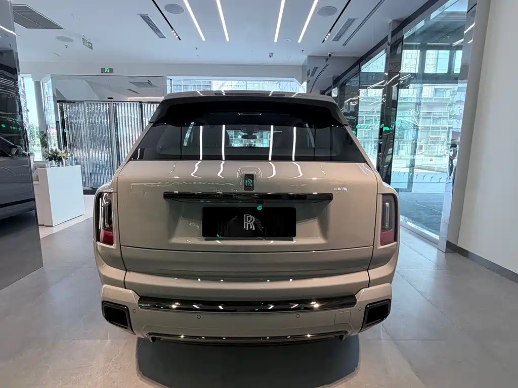 Rolls-Royce Cullinan — фото 9