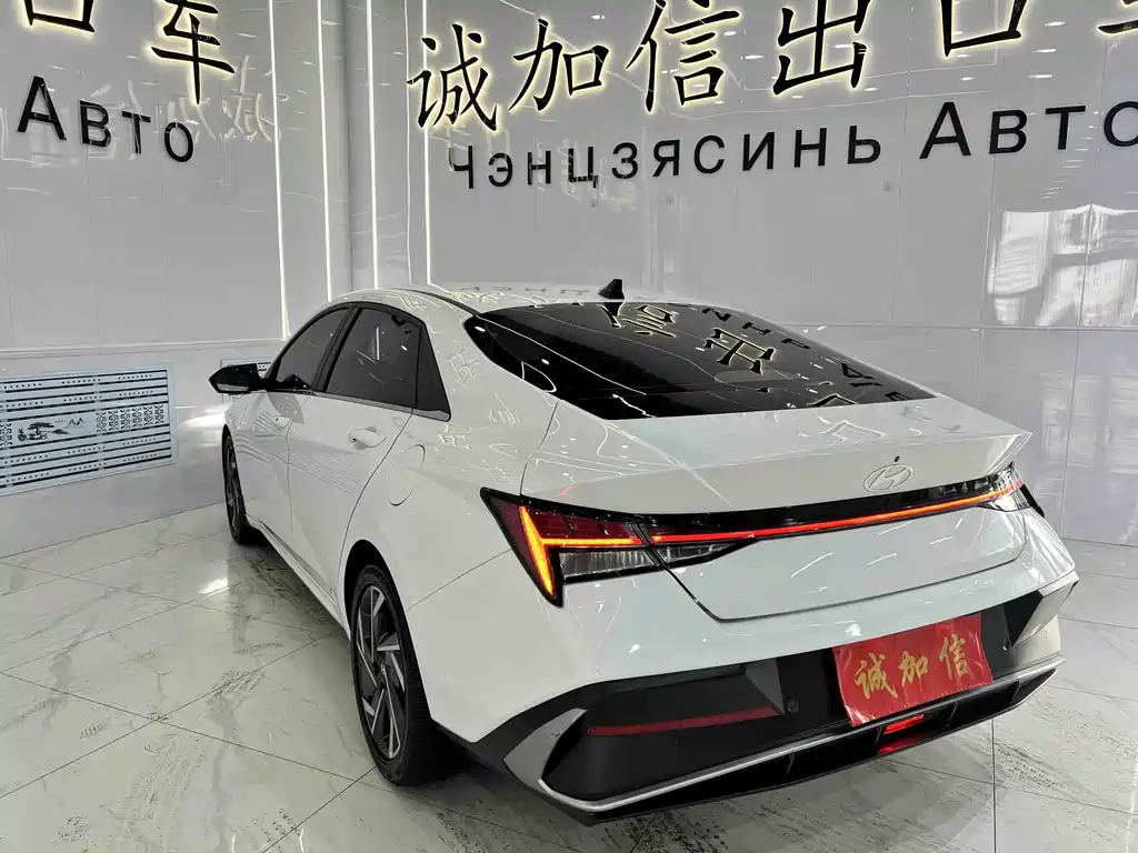 Hyundai Elantra 2023