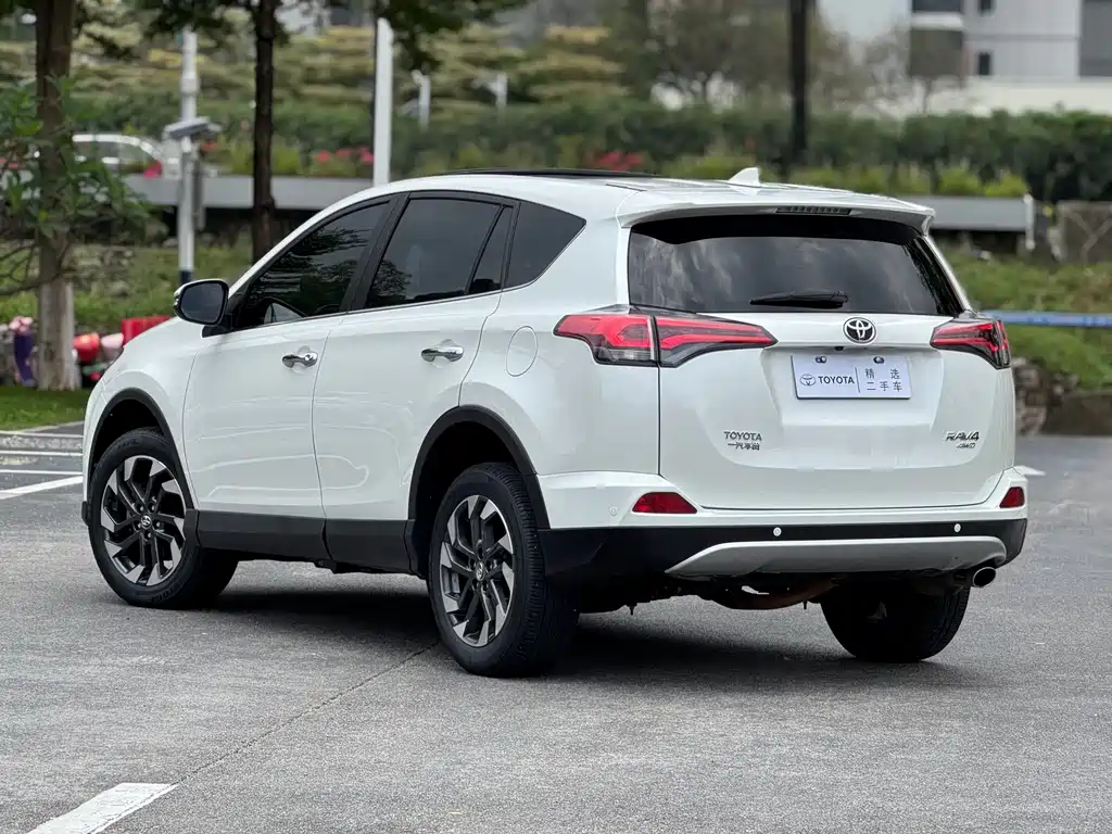 Toyota RAV4 2017 — фото 4