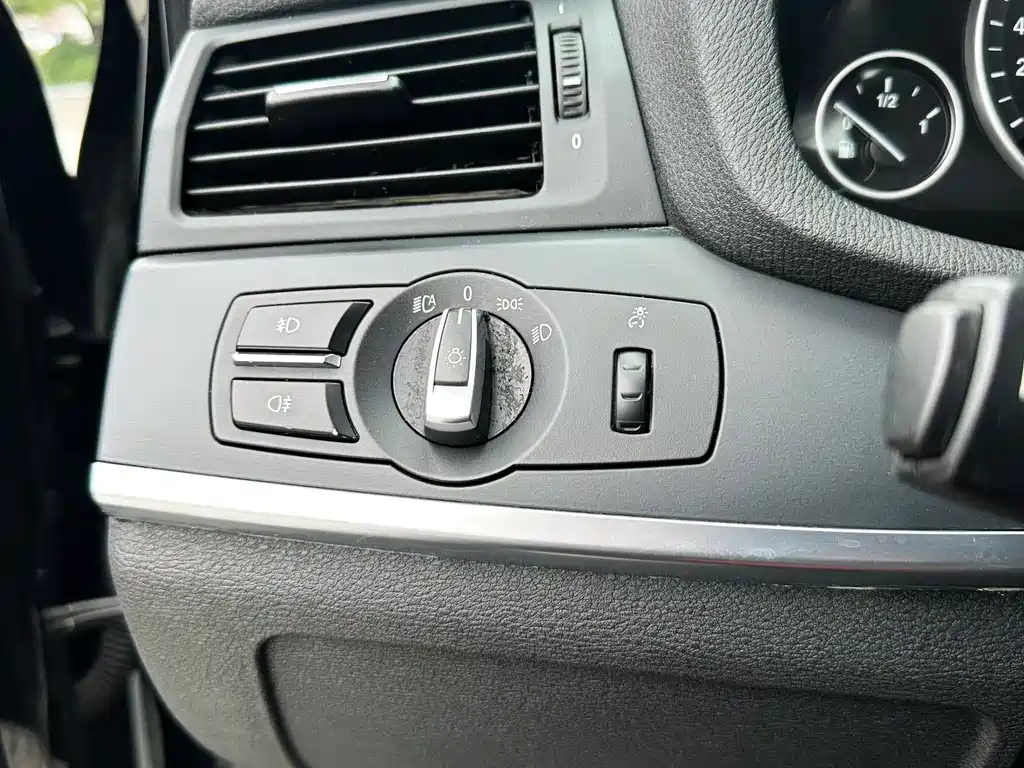 BMW X3 2012 — фото 18