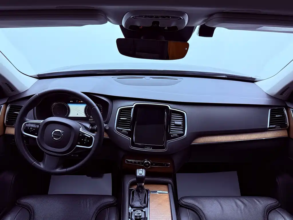 Volvo XC90 2017 — фото 15