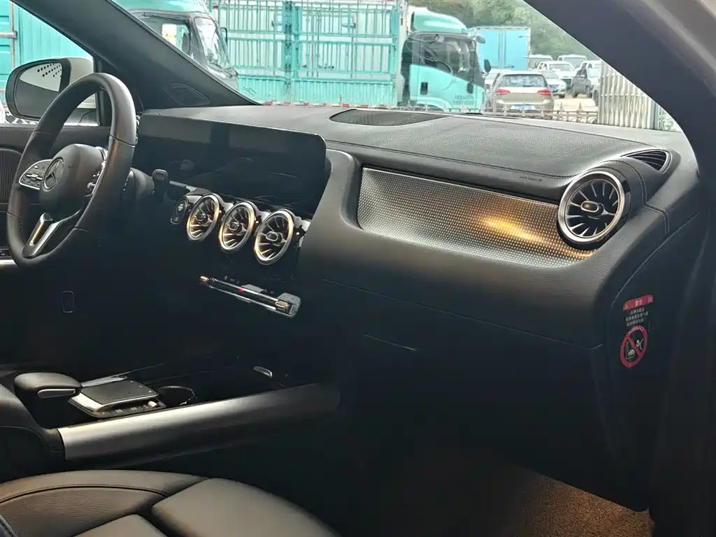 Mercedes-Benz GLA 2023 — фото 7