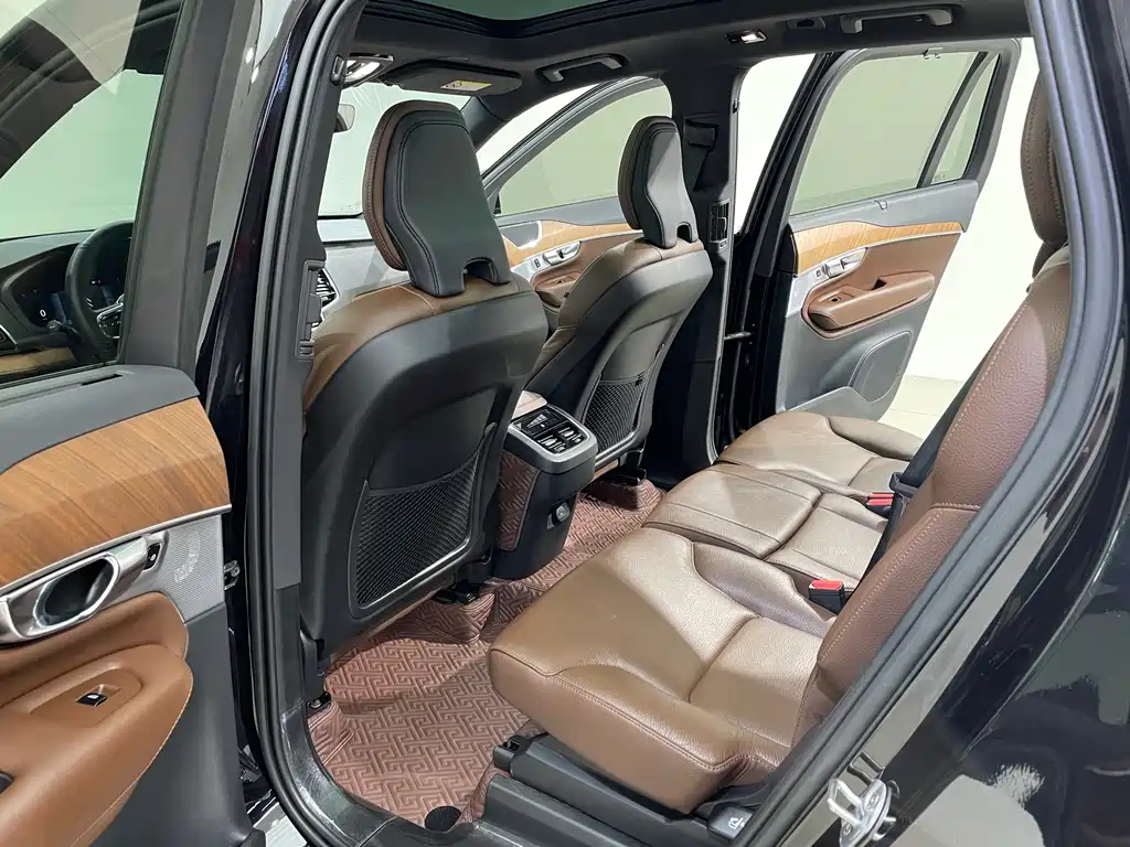 Volvo XC90 2022 — фото 15