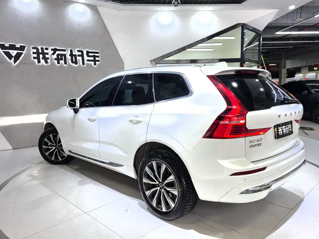 Volvo XC60 2023 — фото 5