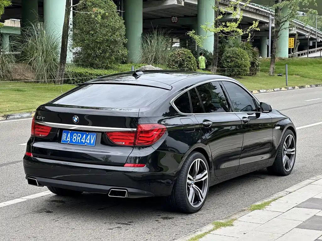 BMW 5 Series GT 2013 — фото 10