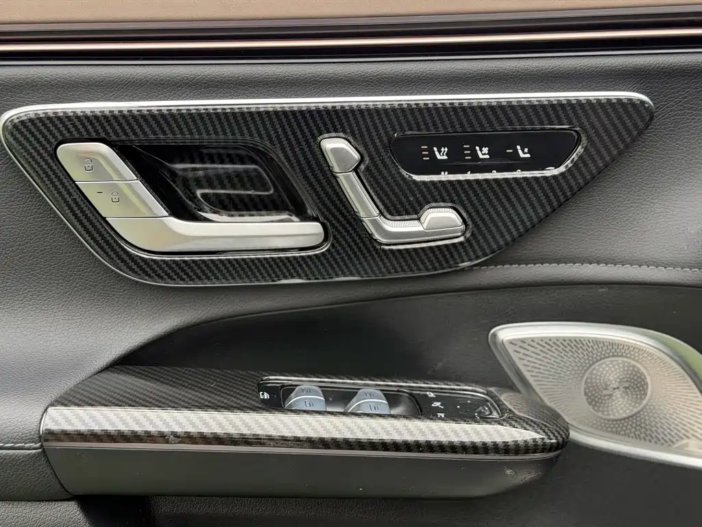 Mercedes-Benz EQE SUV 2023 — фото 17