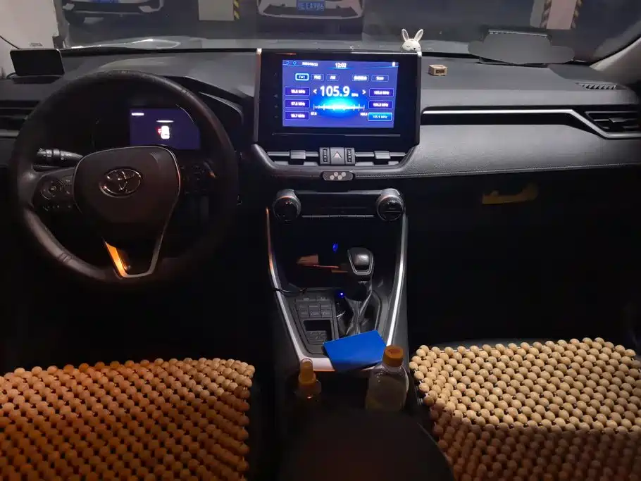 Toyota RAV4 2019 — фото 12