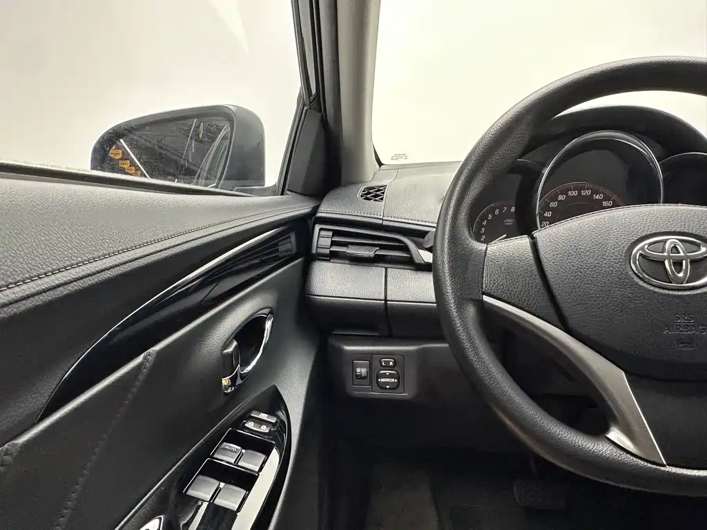 Toyota Yaris L 2021 — фото 19