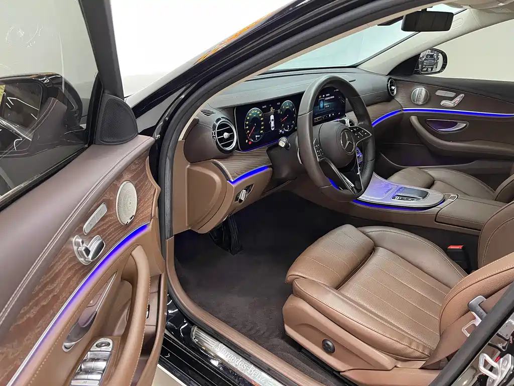 Mercedes-Benz E-Class 2023 — фото 15