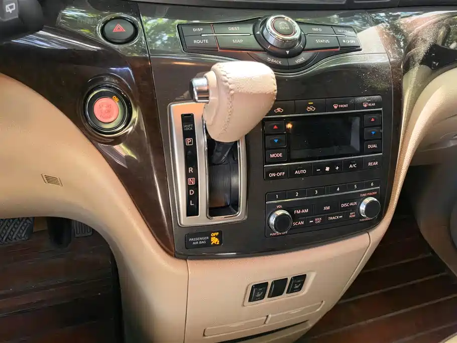 Nissan Quest 2013 — фото 16