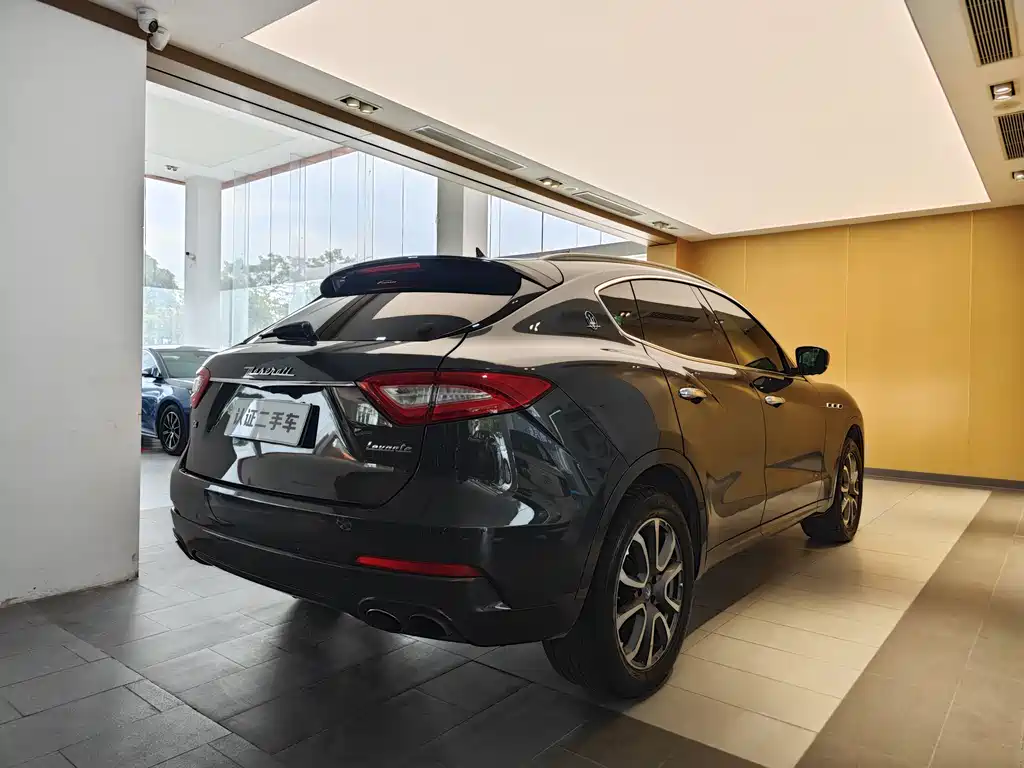 Maserati Levante 2018 — фото 34