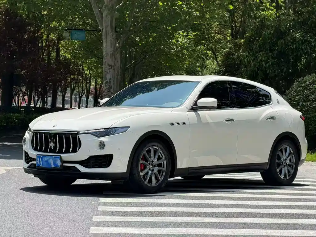 Maserati Levante 2022 — фото 1