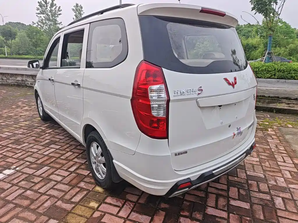 Wuling Hongguang 2016 — фото 23