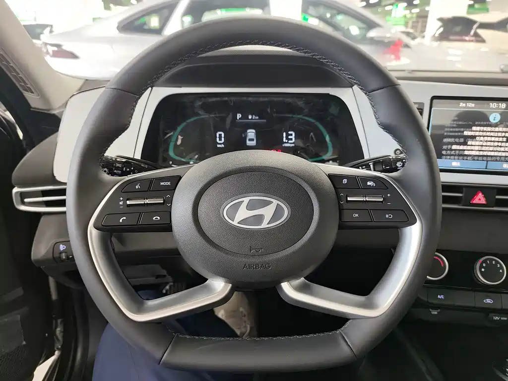 Hyundai Elantra — фото 9