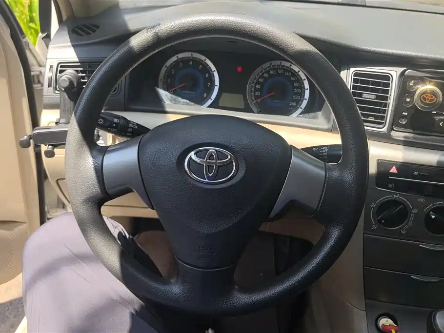 Toyota Corolla 2015 — фото 15