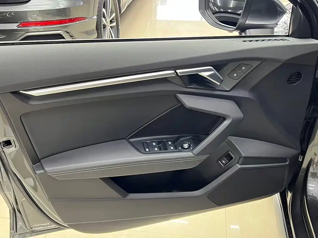 Audi A3 2023 — фото 15
