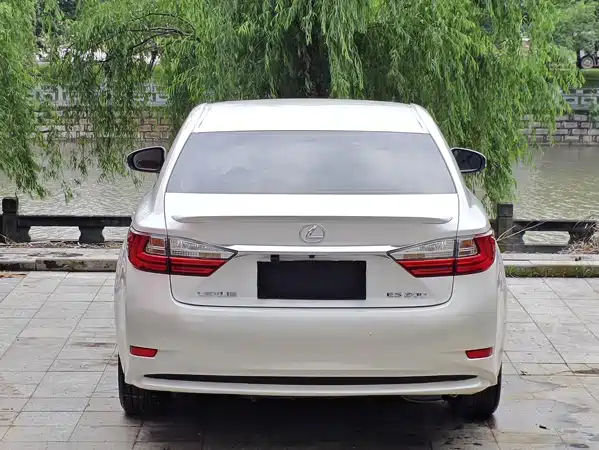 Lexus ES 2017