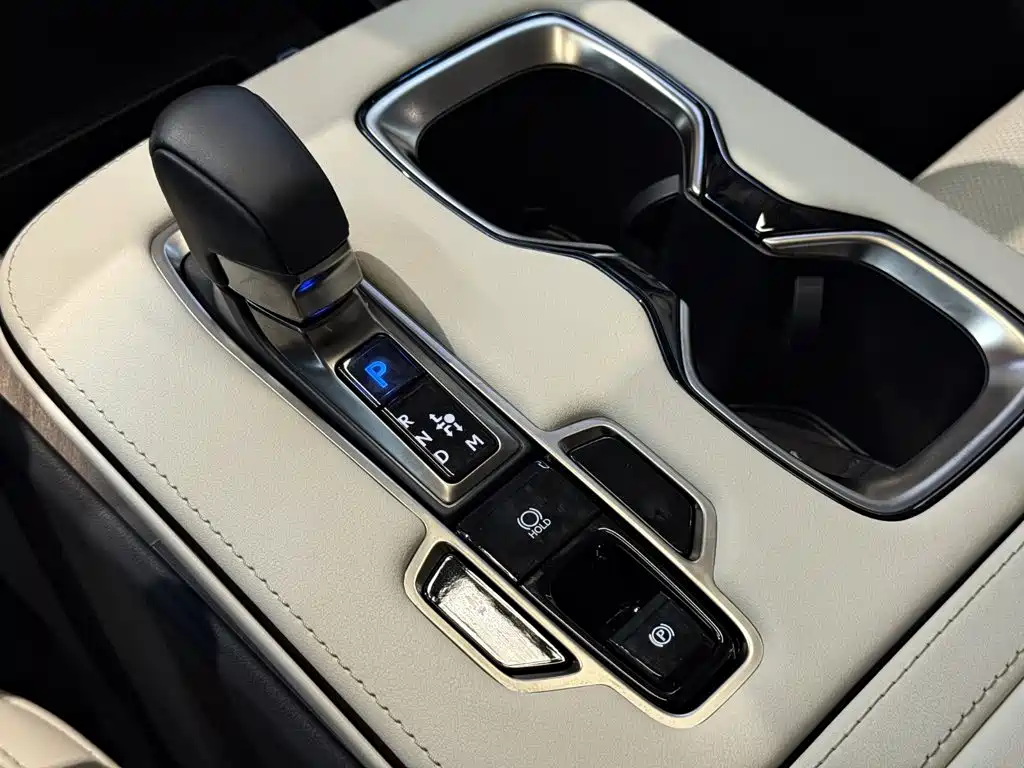 Lexus LM 2024 — фото 10