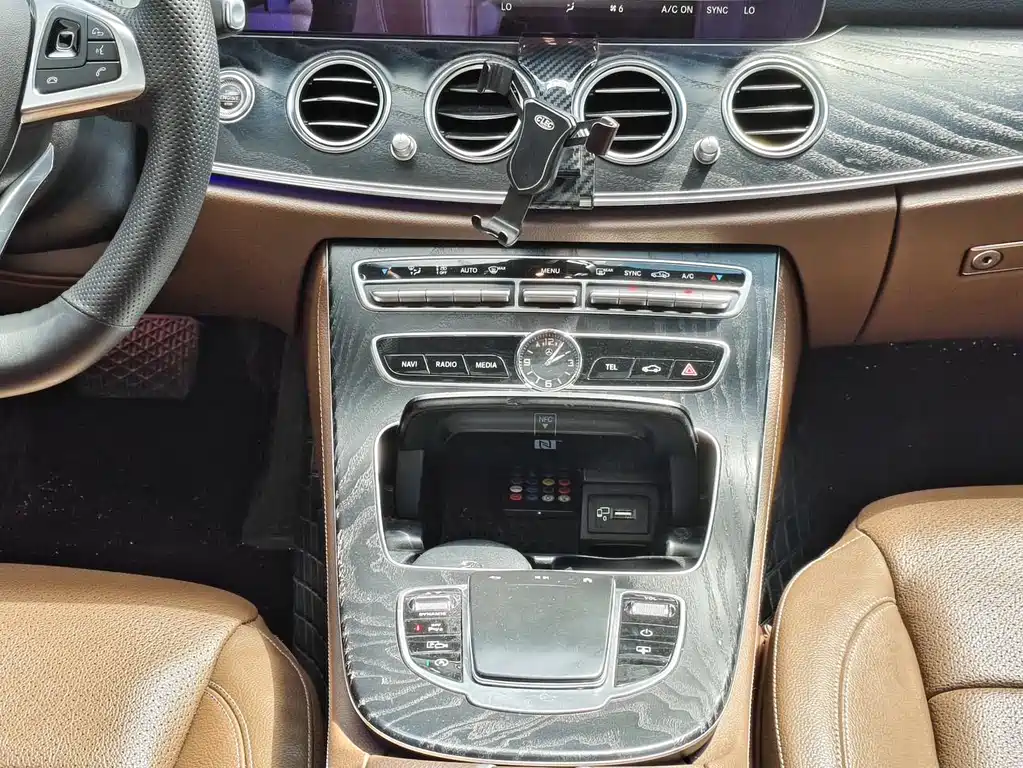 Mercedes-Benz E-Class 2018 — фото 16