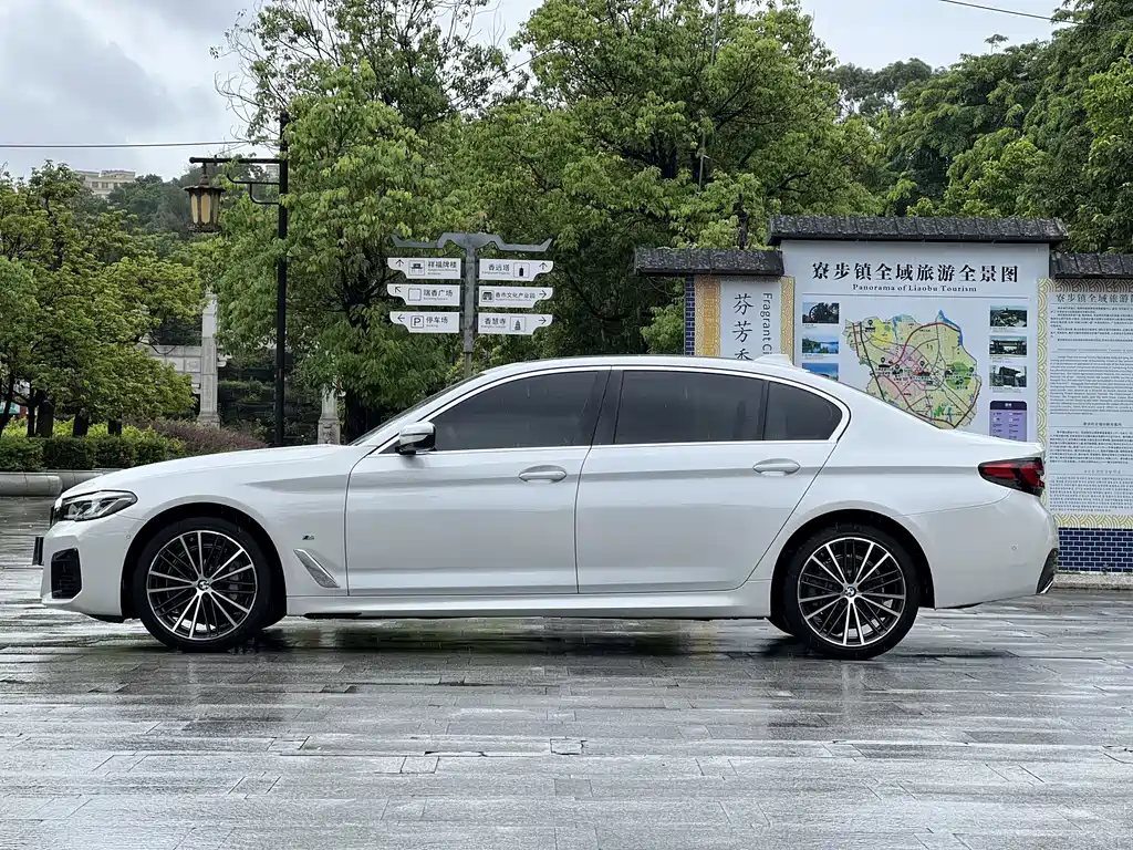 BMW 5 Series 2022