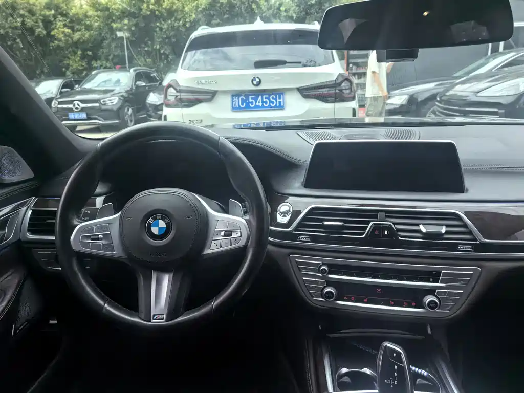 BMW 7 Series 2019 — фото 21