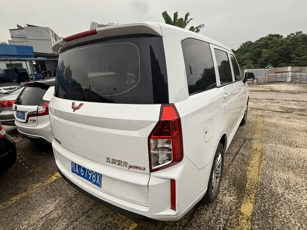 Wuling Hongguang PLUS 2019