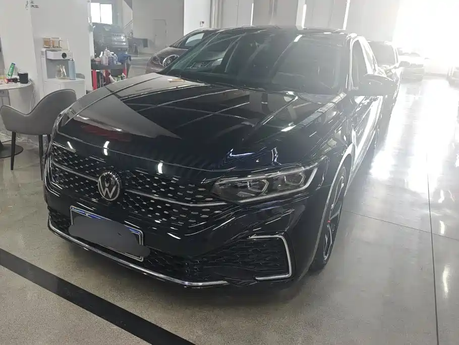 Volkswagen Passat 2023