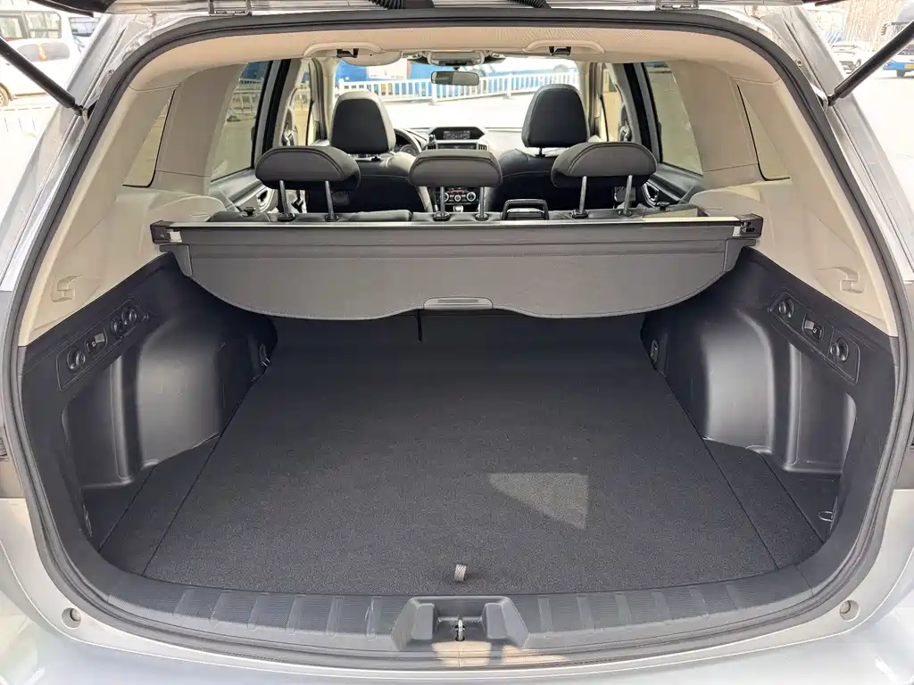 Subaru Forester 2022 — фото 8