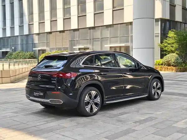 Mercedes-Benz EQE SUV 2025