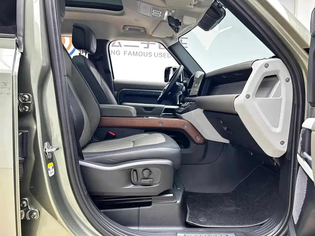 Land Rover Defender 2022 — фото 16