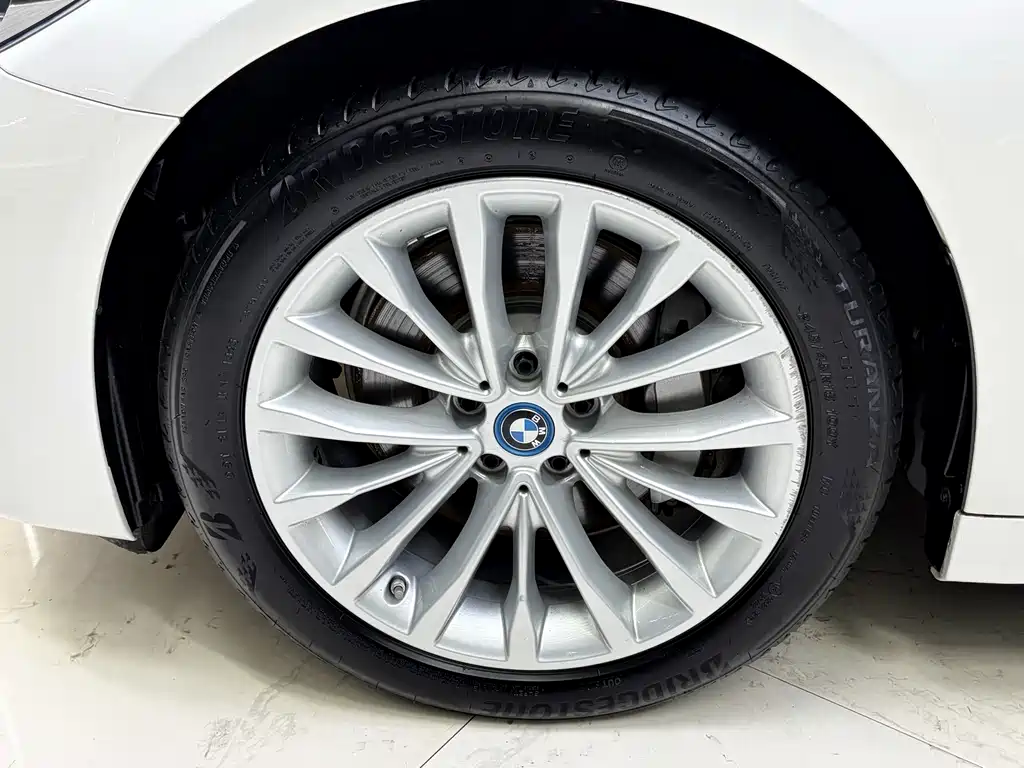 BMW 5 Series New Energy 2019 — фото 16