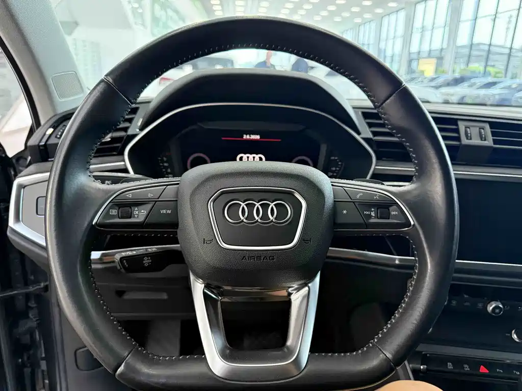 Audi Q3 2022 — фото 9