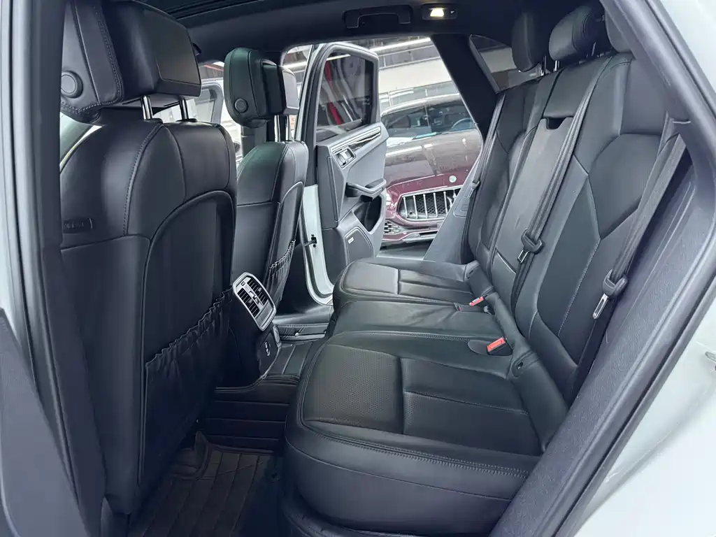 Porsche Macan 2022 — фото 16