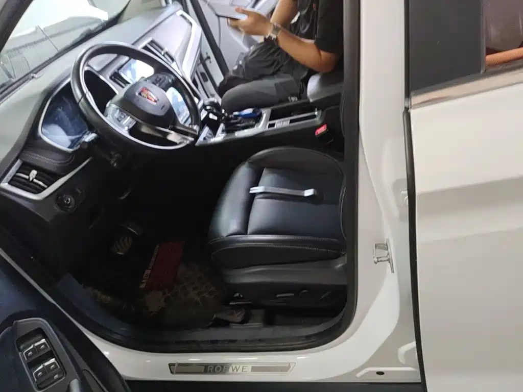 Roewe RX5 2018 — фото 15