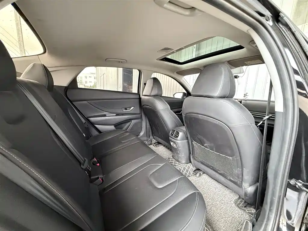 Hyundai Elantra 2023 — фото 13