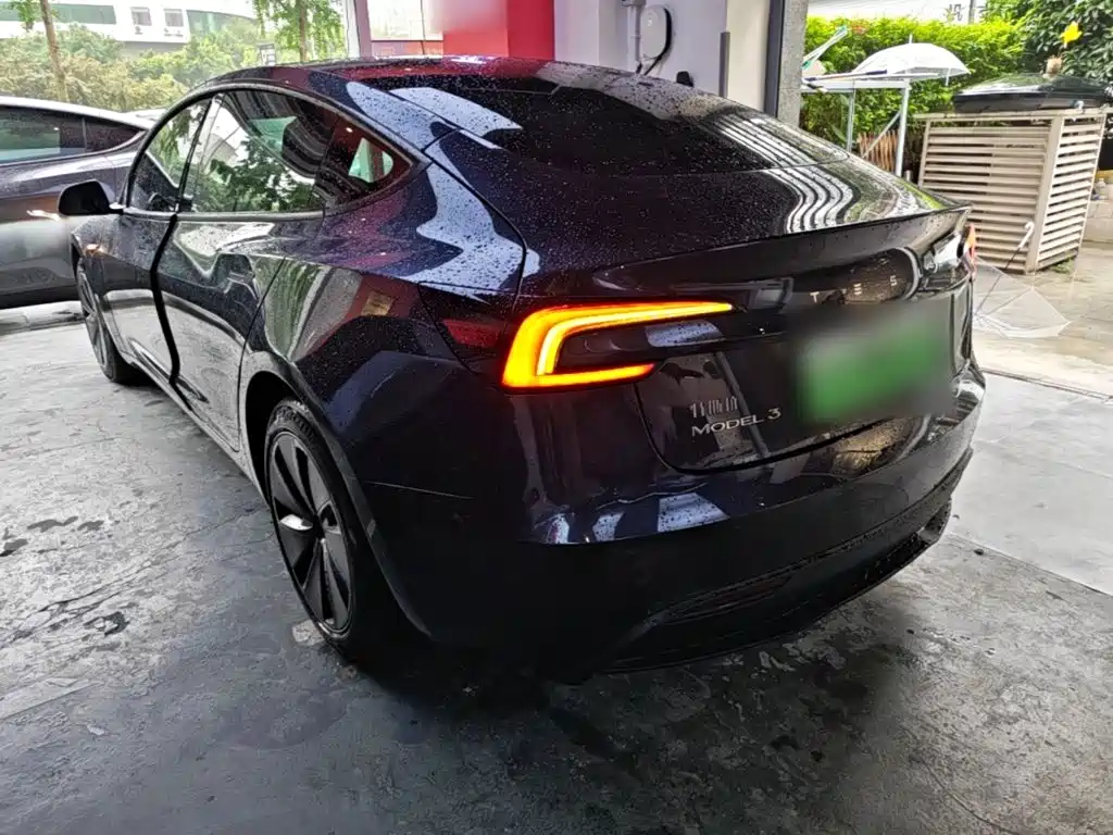 Tesla Model 3 2024