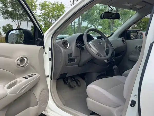 Nissan Sunny 2016