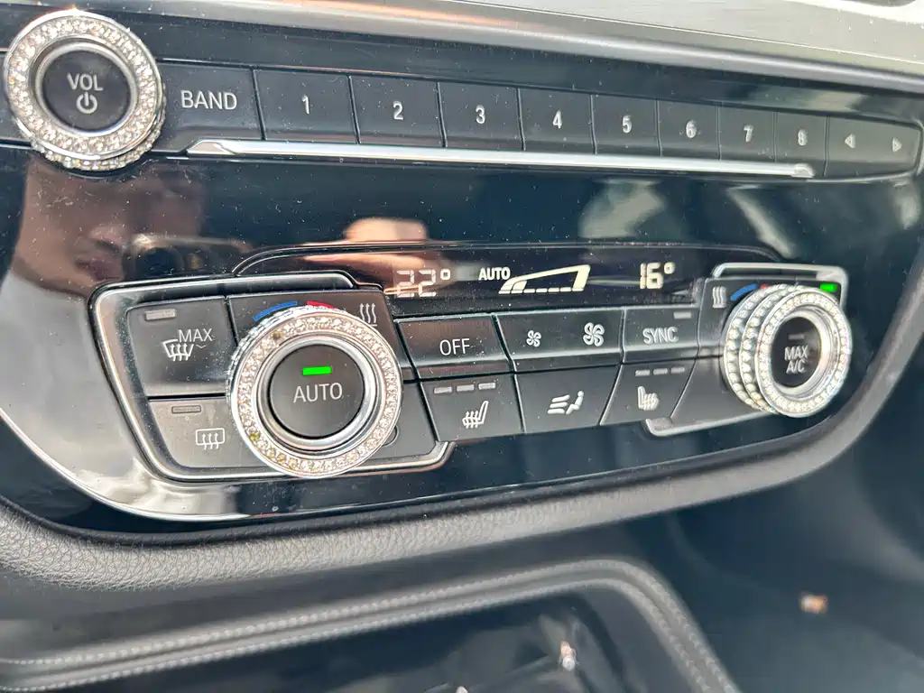 BMW 1 Series 2019 — фото 13